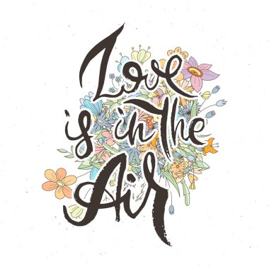 Havada aşk kokusu var. Çiçek arkaplanlı homurdanma kartı. El yapımı karalama harfleri eski usul. El çizimi vintage vektör tipografi çizimi