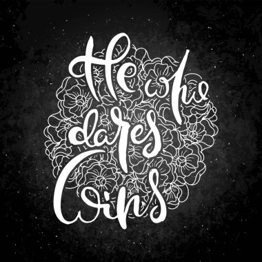 Cüret eden kazanır. Çiçek arkaplanlı homurdanma kartı. El yapımı karalama harfleri eski usul. El çizimi vintage vektör tipografi çizimi