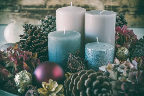 Guirlanda Advento Com Quatro Velas Diferentes Cores Coloridas Decoração Natural — Fotografia de Stock