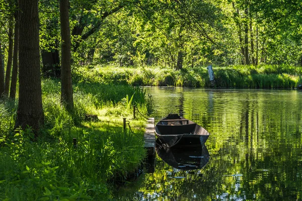 Wasserkanal Mit Altem Boot Biosphärenreservat Spreewald Brandenburg Frühling — Stockfoto