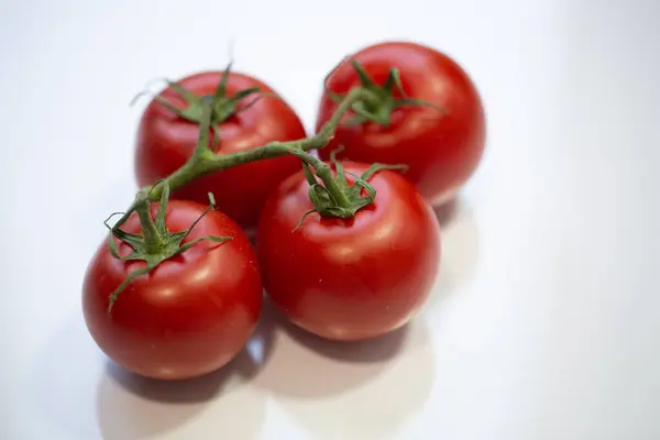 Tomates Fundo Branco Comida — Fotografia de Stock