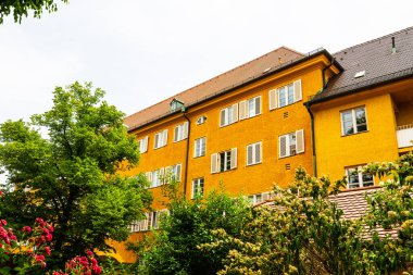 Borstei, Moosach 'ın Münih bölgesinde listelenmiş bir konuttur.