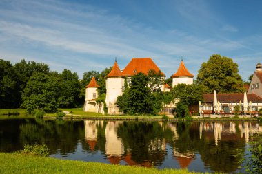 Münih 'teki Blutenburge Kalesi' nde itfaiye tatbikatı, su tatbikatı, 112