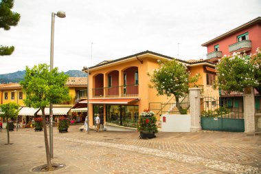 İtalya, Garda Gölü üzerindeki eski Malcesine kasabası