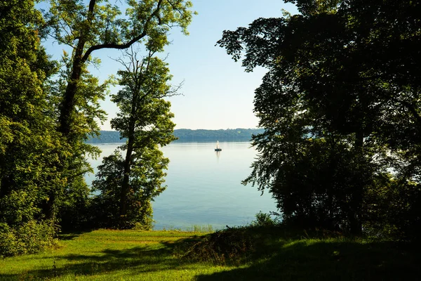 Starnbergersee Bajorországban Kikötőben Kék Égen Jogdíjmentes Stock Fotók