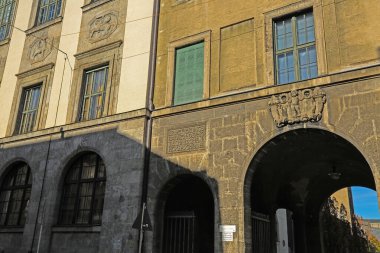 Münih Teknik Üniversitesi tarihi kemer ve cephesi