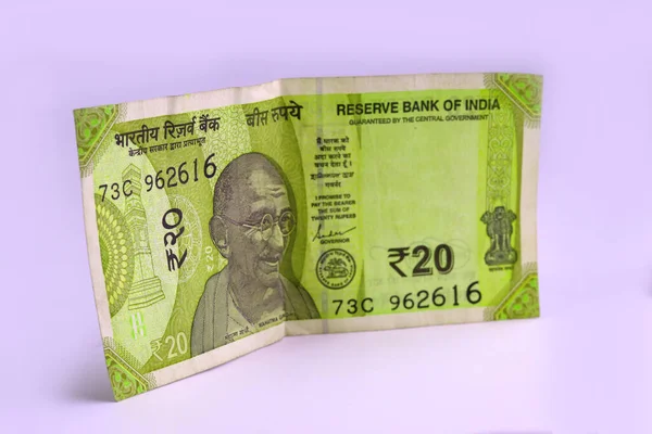 インドの紙幣20ルピー紙幣またはお金は白い背景を隔離する 新しいインドのルーピーは — ストック写真