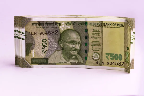 白い背景を隔離するインドの紙幣500ルピー紙幣またはお金 新しいインドのルーピーは — ストック写真