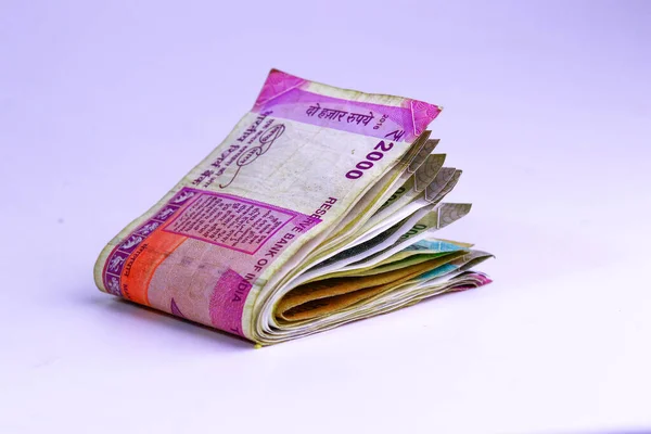 白い背景を隔離するインドの紙幣かお金 新しいインドのルーピーは — ストック写真