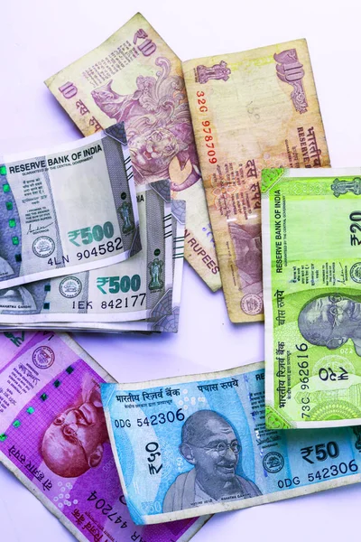 Indyjskie Banknoty Papierowe Lub Pieniądze Izolacji Białego Tła Nowe Rupie — Zdjęcie stockowe