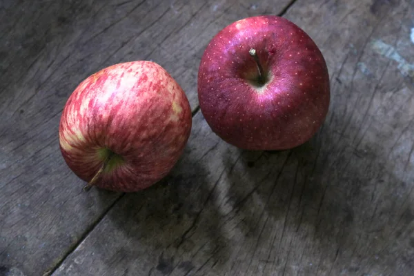 Pommes Rouges Mûres Sur Fond Bois Focus Sélectif Focus Sélectif — Photo