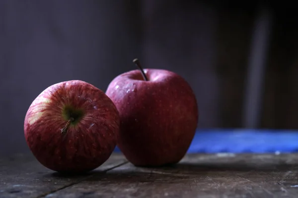 Pommes Rouges Mûres Sur Fond Bois Focus Sélectif Focus Sélectif — Photo