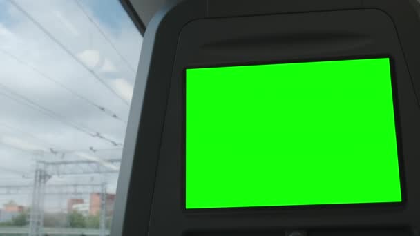 Grön skärm ledd display för reklam i offentliga tunnelbanan tåg — Stockvideo