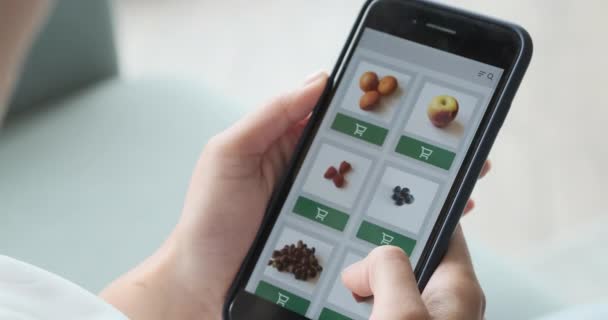 Lebensmittel, Gemüse und Obst online per Smartphone-App bestellen. — Stockvideo