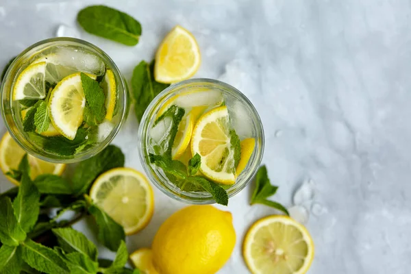 Bebidas Refrescantes Para Verano Jugo Limonada Agria Dulce Fría Los — Foto de Stock