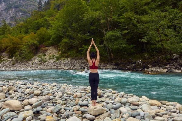 Clases Yoga Naturaleza Concepto Practicar Deportes Solos Exclusión Social Una — Foto de Stock