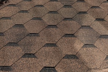 Çatıdaki kiremitler