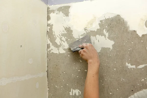 Repair the wall. Plaster the wall with a spatula. Internal construction and finishing works.