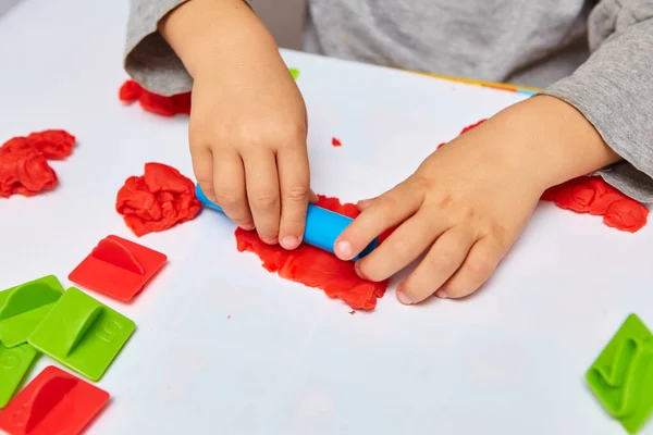 Rapaz Está Brincar Quarto Criança Brincando Com Doh Jogo Jogar — Fotografia de Stock