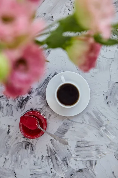 Magnifique Petit Déjeuner Bouquet Fleurs Eustomes Roses Sur Fond Gris — Photo