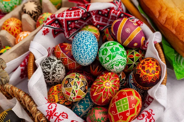 Krasnodar, Krasnodar Krai, Rusya 03.24.2019 Eski Pagan Maslenitsa festivali. Paskalya yumurtaları eski Rus modellerine dönüşür. Antik geleneklere göre kutlama..