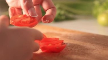 Salata yapma süreci.