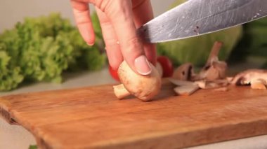 Salata yapma süreci.