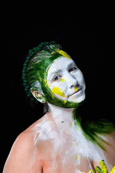 Yüzü Boyalı Bir Kadın Portresi Yaratıcı Makyaj Parlak Stil Yüzü — Stok fotoğraf