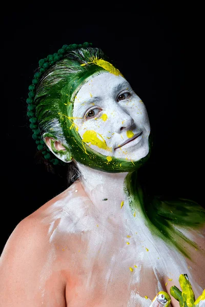 Yüzü Boyalı Bir Kadın Portresi Yaratıcı Makyaj Parlak Stil Yüzü — Stok fotoğraf