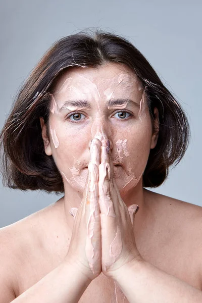 Porträt Einer Frau Mit Gemaltem Gesicht Kreative Make Und Helle — Stockfoto