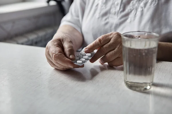 Traurige Alte Frau Die Tabletten Nimmt Gesundheitliche Probleme Alter Teure — Stockfoto