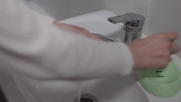 Close-up of the hands opening the tap — Stock Video