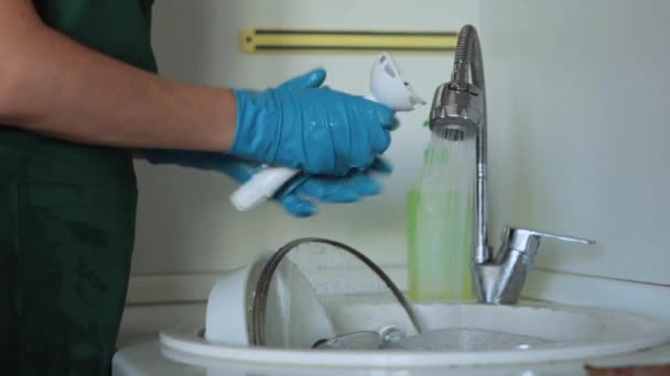 Woman Apron Rubber Gloves Washes Dirty Dishes Sink Her Kitchen — Stock Video