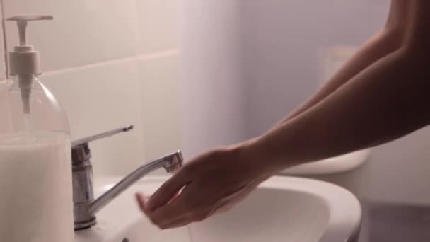 A woman washes her hands in the wash basin. — Stock Video