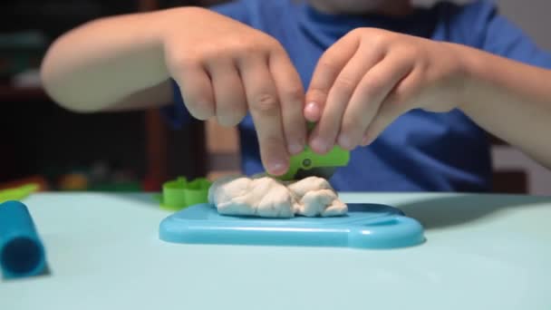 Escultura e modelagem de argila para crianças. — Vídeo de Stock