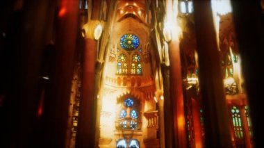 La Sagrada Familia 'nın İçi