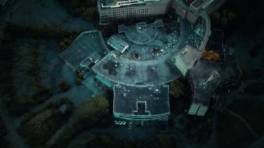 Geceleri Terk Edilmiş Hava Hastanesi