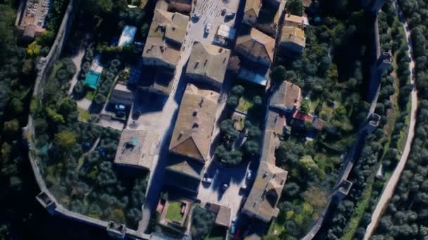 Luchtfoto van Monteriggioni stad — Stockvideo