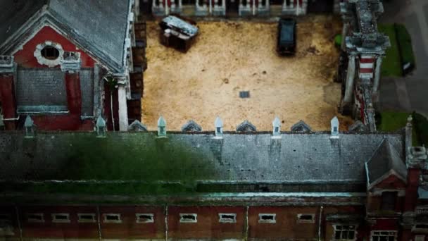 Вид з повітря над старим особняком — стокове відео