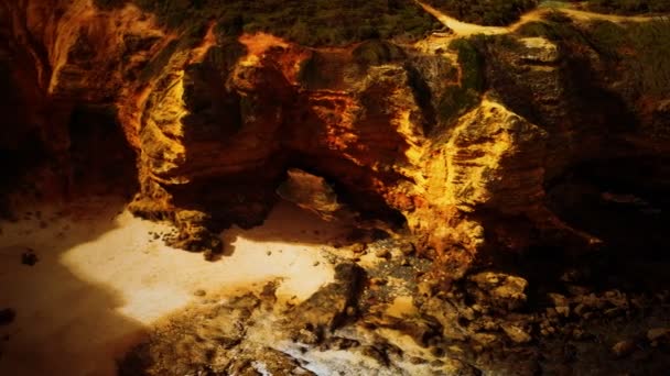 Повітряний вид на узбережжя затоки Спліт - Пойнт (Австралія). — стокове відео