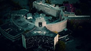 Geceleri Terk Edilmiş Hava Hastanesi