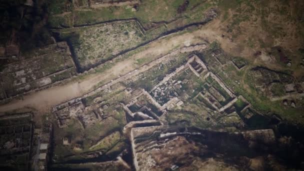 Vista aérea del dron de las ruinas del antiguo castillo — Vídeo de stock