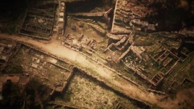 Antik şatonun kalıntılarının hava aracı görüntüsü