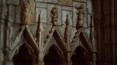 Kilisenin içinin mistik görünüşü