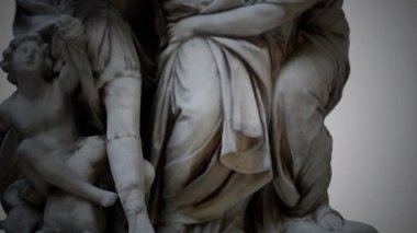 Arria ve Poetus antik heykelleri