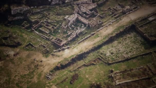Vista aérea del dron de las ruinas del antiguo castillo — Vídeo de stock