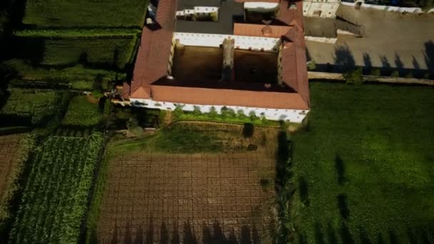 Monasterio de San Martín de Tibaes, Patio y Vista aérea de la Iglesia — Vídeo de stock