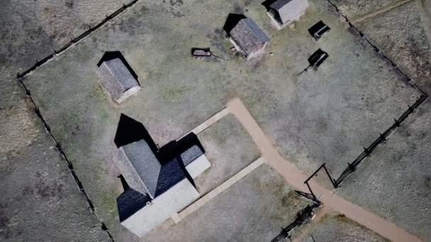 Luftaufnahme über Bauernhaus — Stockvideo