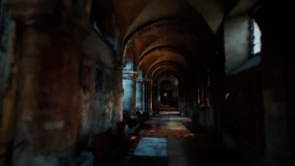 Интерьер Святого Варфоломея в Вильмслоу — стоковое видео