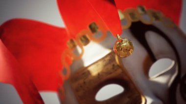 Venedik karnaval maskeleri altınla